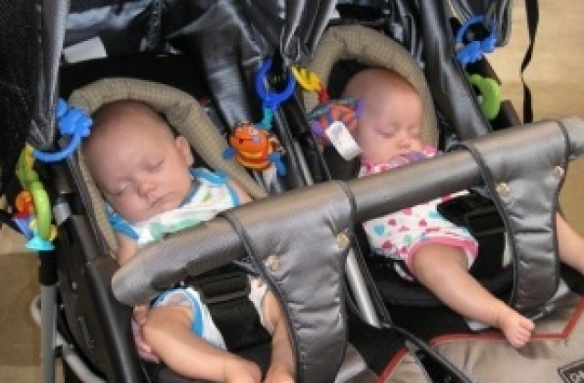 Търси се семейство за изоставени близнаци