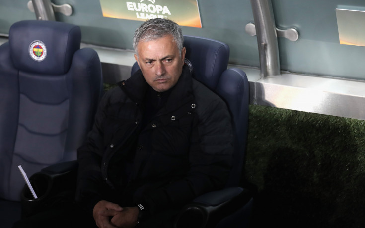 Напрежението расте, Моу захапа Мхитарян