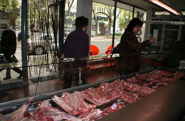 Заразено месо прати 15 пловдивчани в болница