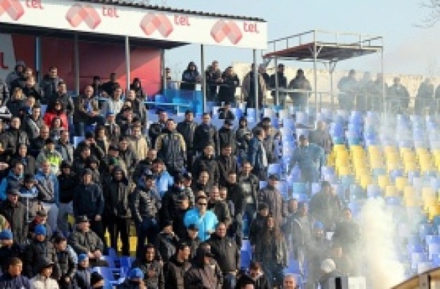 СНИМКИ: Левски започна със здрава подкрепа, Вутов обра аплодисментите