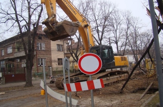 Затварят Христо Ботев до входа на болницата в Димитровград