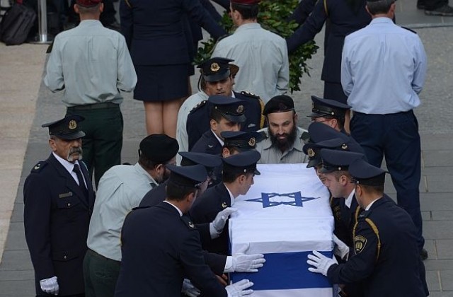 Погребаха с почести бившия израелски премиер Ариел Шарон