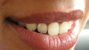 Вакуум устройство прави устните поплътни