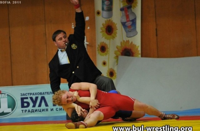 Виолета Симеонова е шампион на България по борба