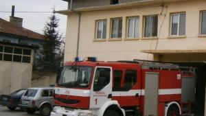 Опожариха два автомобила