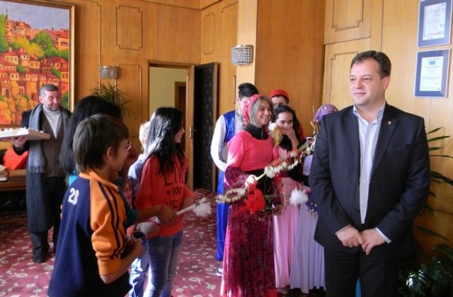 Ромите посрещат Василица