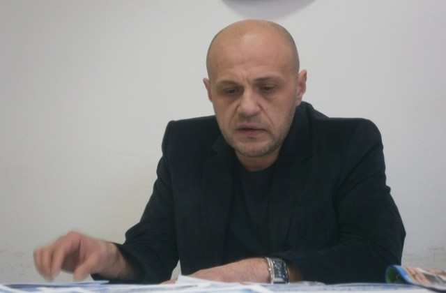 Напреженията в обществото няма как да не се отразят на БСП, смята Томислав Дончев