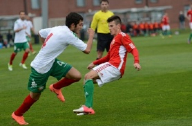 Синът на Майкъла подписа професионален договор с Болтън