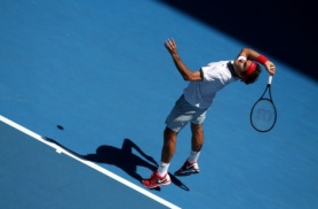 Федерер потегли мощно в австралийската жега