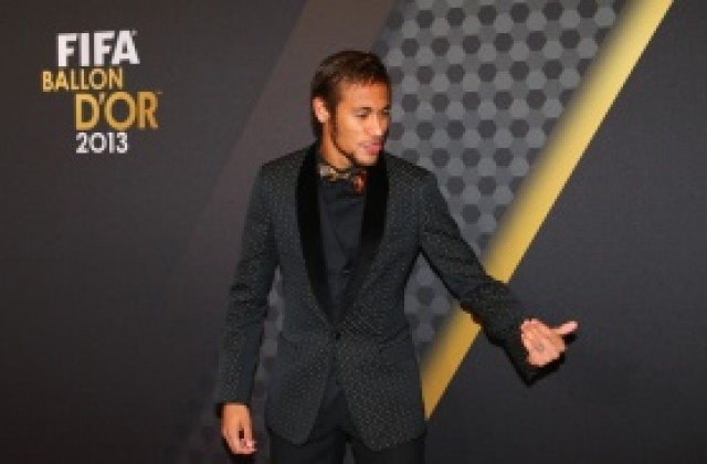 Барса призна - 34 милиона от трансфера отишли за родителите на Неймар