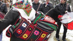 Играят бабино хоро в Разлог