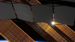 Отложиха преместването на МКС