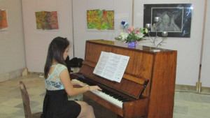 Ученичка със самостоятелен клавирен концерт във В Търново