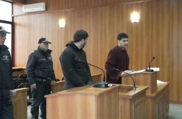 Задържаха фалшификатори след акция в Карлово, съдът ги остави в ареста
