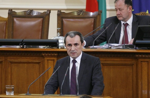 Орешарски: Летен хор лъга хората за външния дълг