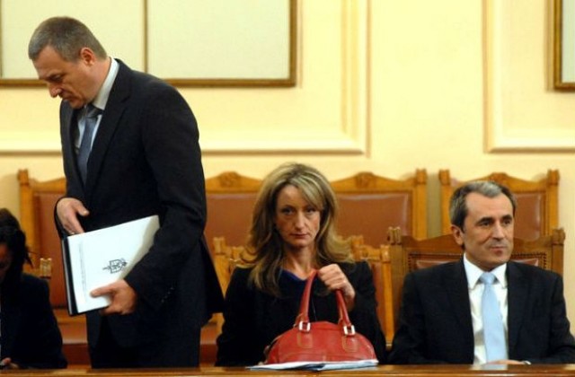 Не стихва скандалът за подслушването на Борисов, Петков и Първанов