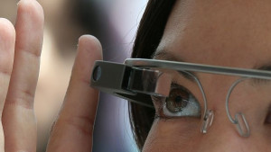 Оправдаха американка по дело за шофиране с Google очила