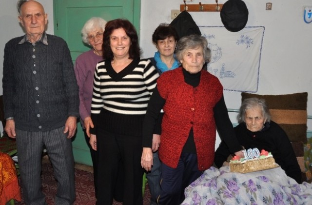 100 години празнува Стойка Тончева в с. Сталево