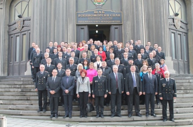Наградиха служители на ВМС за годишнината на щаба на флота