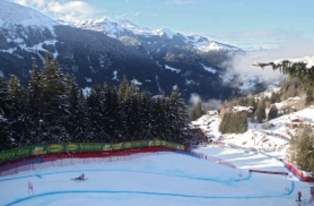 Отложиха спускането при жените в Кортина Д'Ампецо заради снежни бури