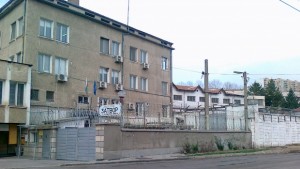 Затворник се жалва че му дават малко храна и иска