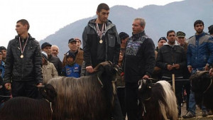 Над 100 животни дефилириха край Крупник