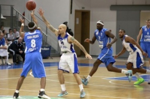 Левски не успя да пребори Черно море, победи за Лукойл и Спартак