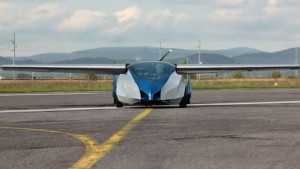 Словашки конструктор създаде летящ автомобил ВИДЕО