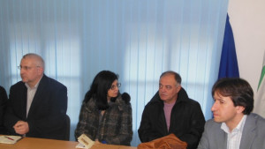 Ген Атанасов за Станишев и Първанов Глутницата се е скарала