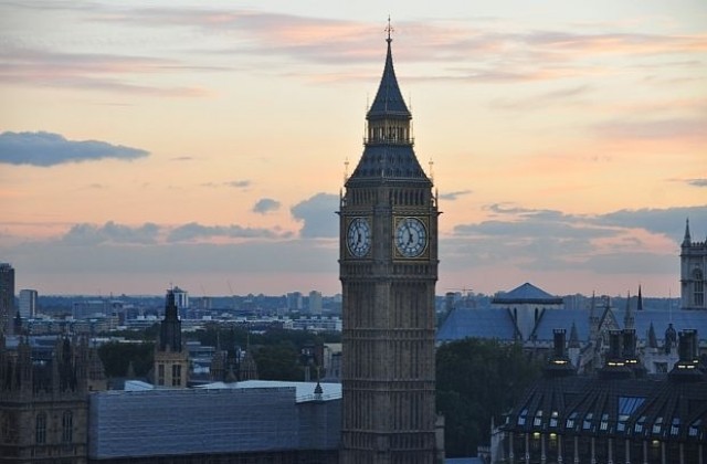 Великобритания иска да наложи нова забрана над български и румънски работници