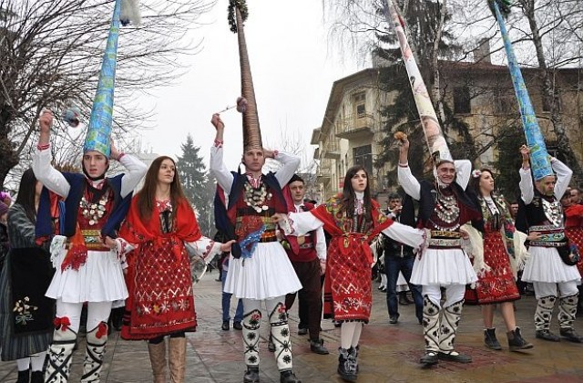 Разложки чауши гонят злото в Перник
