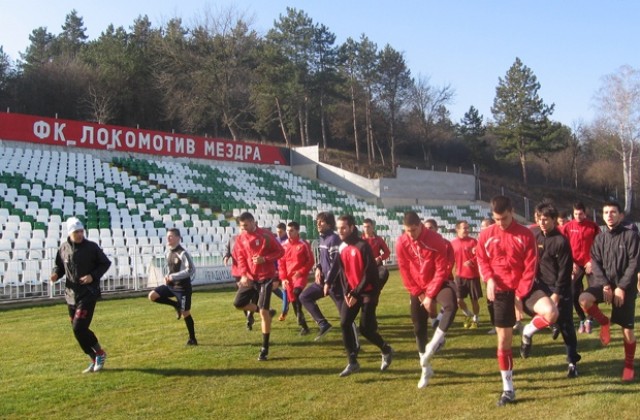 Локомотив 2012 (Мездра) се подсили с две нови попълнения