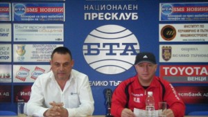 Община и бизнес издържат футбола в Павликени ремонтират терена на