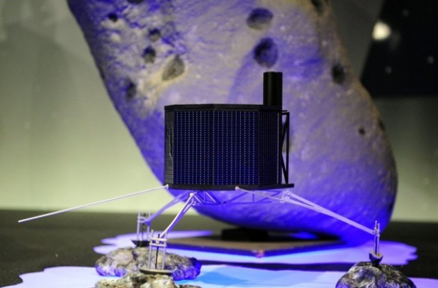 Космическият апарат „Розета” изпрати първите си сигнали към Земята