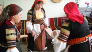 Пресъздават обичая Бабинден в Шишковци и Грамаждано