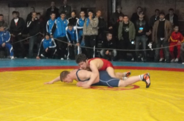 На победа от медалите останаха кадетите на Васил и Георги Илиеви