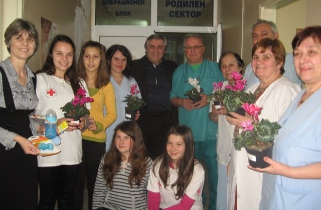 В навечерието на Бабинден в Акушеро-гинекологичното отделение на МБАЛ - Мездра проплака момченце