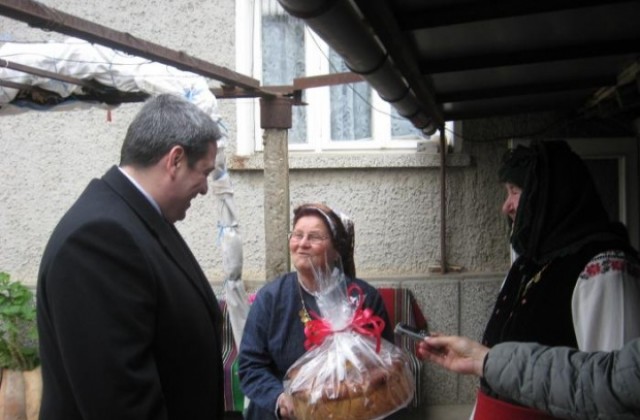 Кметът на Г. Оряховица гостува на Бабинден във Върбица, уважи и празника в АГ-отделението