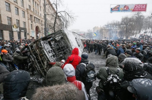 Властите в Украйна се подготвят да използват сила, ако протестите не спрат