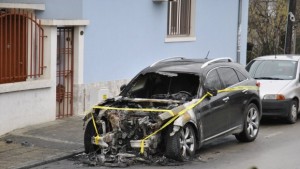 Луксозен автомобил горя на ул Цветарска