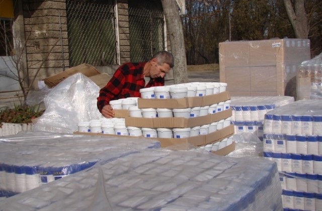 12 тона хранителни продукти получиха от БЧК 6 социални звена в Димитровград