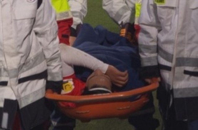 ВИДЕО: Фалкао с тежка травма в коляното, напусна контузен