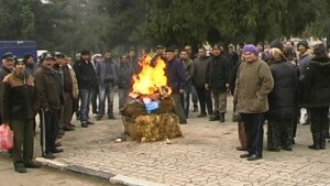 Над 3000 тютюнопроизводители протестират в Кочан
