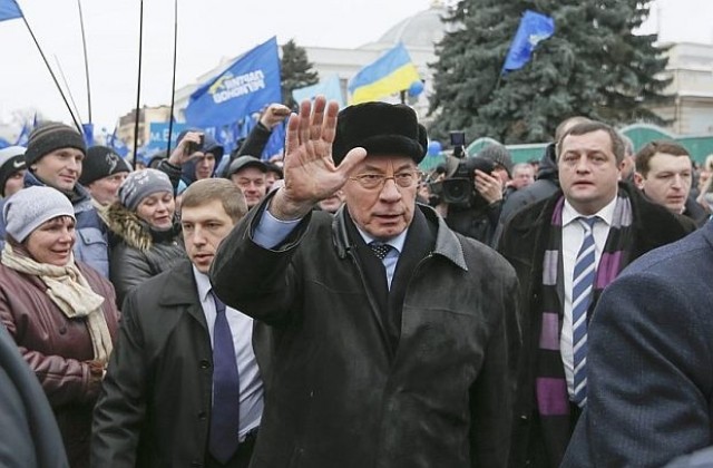 Микола Азаров нарече събитията в Украйна опит за държавен преврат