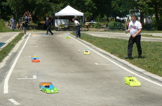 Автомоделната федерация се отчита в събота