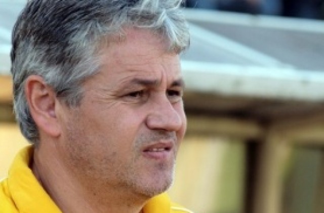 Лудогорец излиза без треньора си срещу Клуж