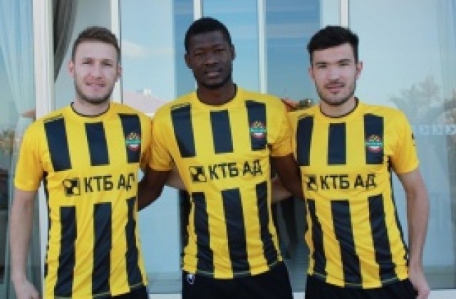 Бенга, Доре и Везалов подписаха с Ботев