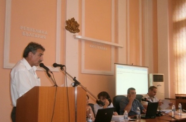 Младен Ризов прави анкетно проучване сред общинските съветници