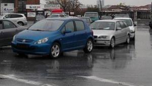 Затруднено е обслужването на клиенти в столичния КАТ