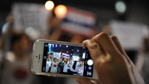 Apple пуска два iPhoneа с голям екран